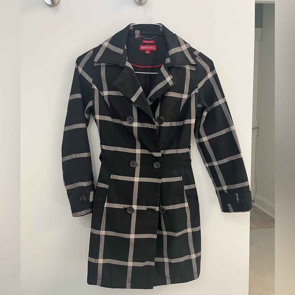 Merona trench coat - size small, waterproof. Fully lined -color black and grey